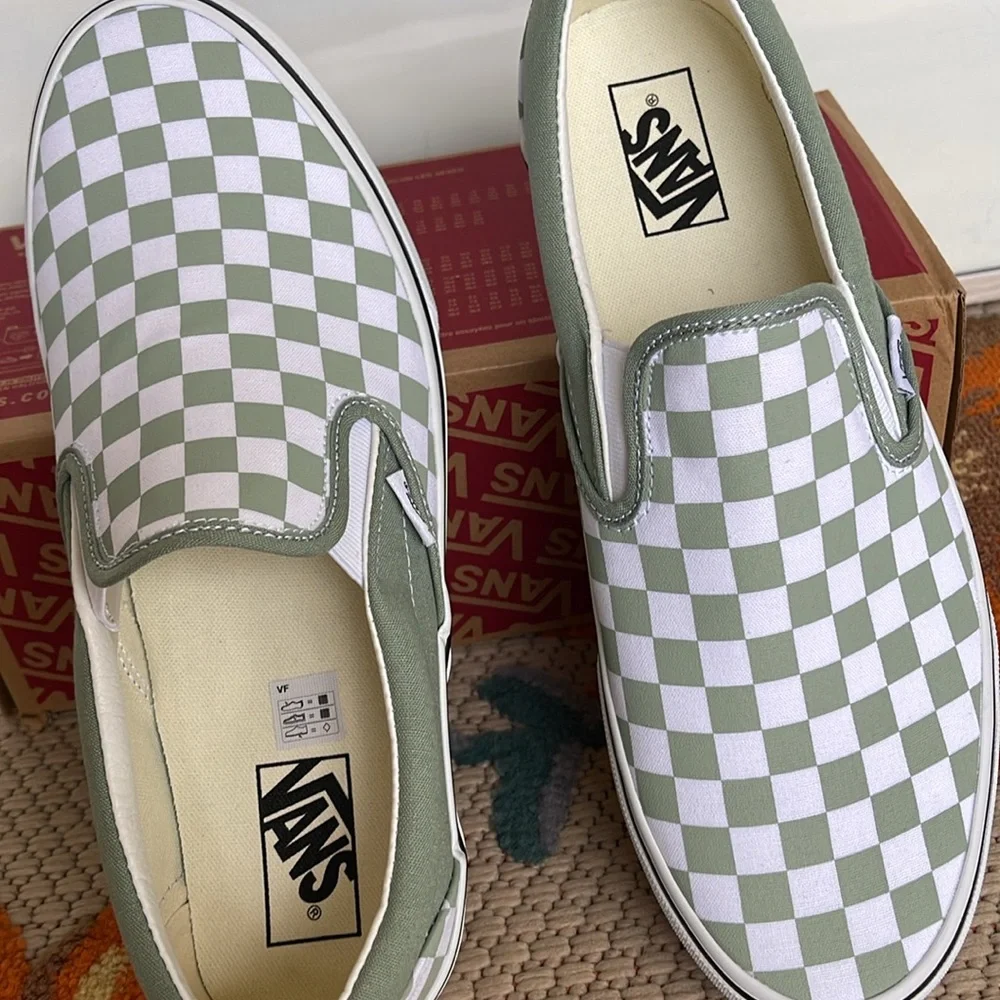 Vans Men’s Classic Slip-On
Color Theory Checkerboard
VN0DDBVZCJL
Sneakers - Picture 13 of 16